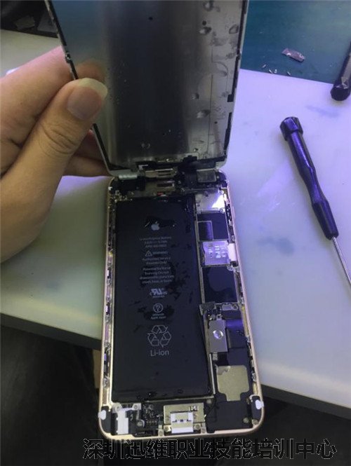 iPhone6 Plus进水导致手机不开机故障维修