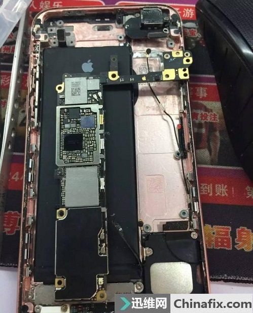 iPhone6S进水导致主板短路不开机维修案例