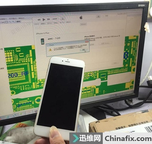 iPhone6 PLus 开机定在60mA 无显示黑屏维修案例