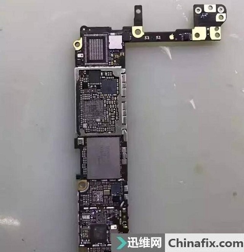 iPhone6S 手机WiFi故障导致故障扩大 搬板维修