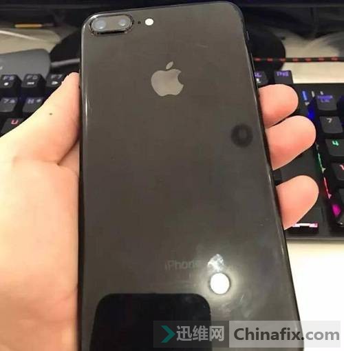 iPhone7 Plus手机进水开不了机维修案例