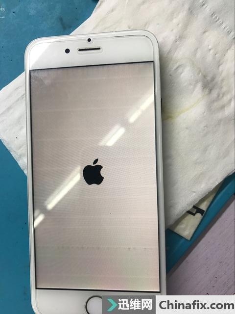 iPhone6开机花屏出现横条纹反应慢故障维修