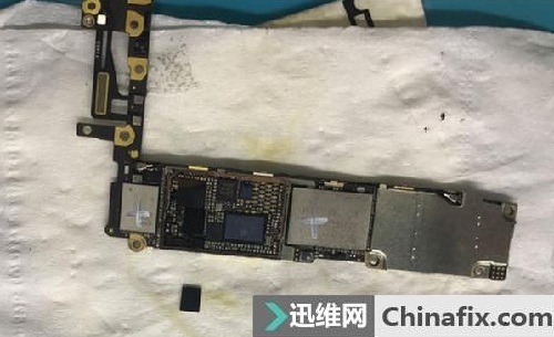 iPhone6开机花屏出现横条纹反应慢故障维修