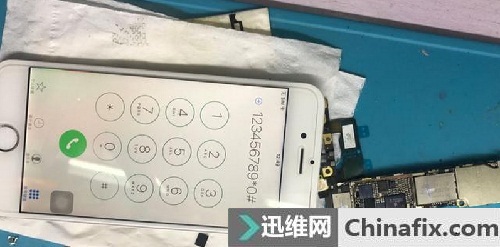 iPhone6开机花屏出现横条纹反应慢故障维修