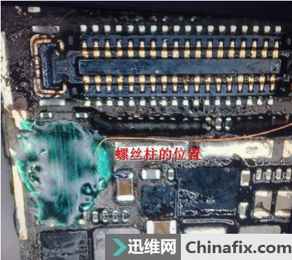 iPhone6螺丝顶坏主板导致 手机黑屏