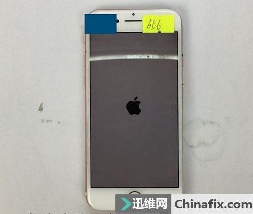 iPhone7开机一直白苹果花屏重启 手机开不了机维修一例