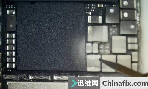 iPhone7开机一直白苹果花屏重启 手机 开不了机维修