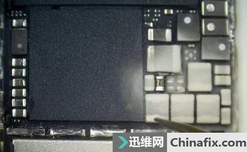 iPhone7开机一直白苹果花屏重启 手机 开不了机维修