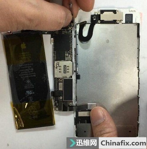 iPhone7开机一直白苹果花屏重启 手机 开不了机维修