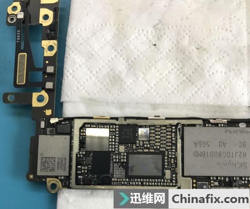 iPhone6重摔后手机 无法开机故障维修