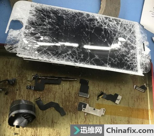 iPhone6重摔后手机 无法开机故障维修