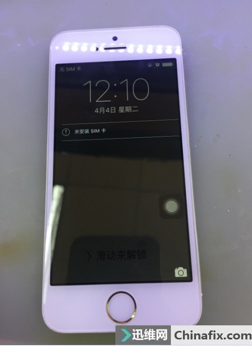 iPhone5s螺丝柱打穿 屏幕不显示导致手机 无法开机故障维修