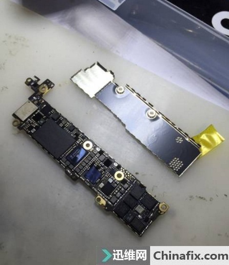 iPhone5S显示充电但手机 电池充不进电故障维修