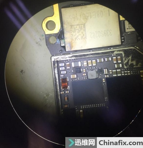 iPhone6 Plus手机进水开不了机 阴阳屏故障维修