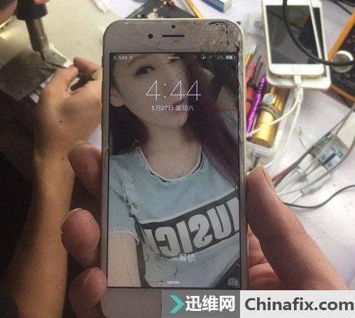 iPhone6重摔手机 触摸屏失灵故障维修