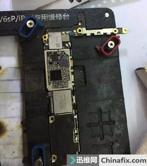 iPhone6s Plus手机 待机死机 黑屏无唤醒故障维修