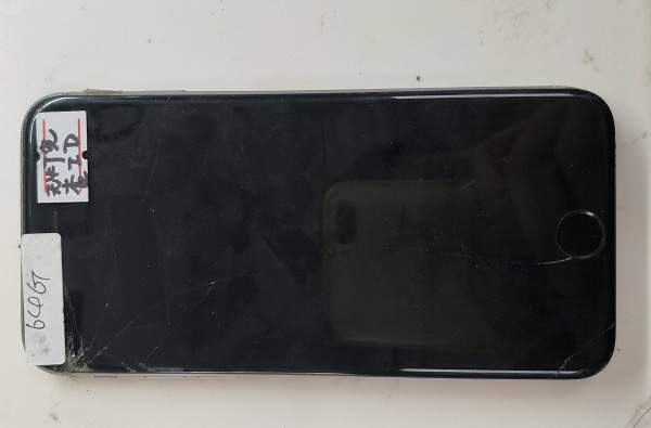 iPhone6S有显示手机背光灯不亮，后置相机打不开维修