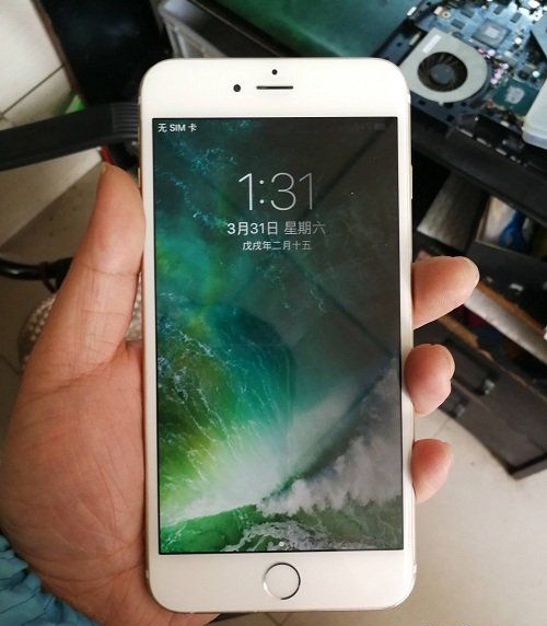iPhone6P螺丝孔断线之阴阳屏和手机无触摸故障维修